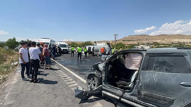 Afyon’dan Kayseri’ye Düğüne Giden, Baba Ve Oğul Hayatını Kaybetti