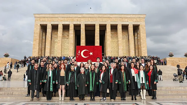 Afyonkarahisar Barosu'ndan Tarihî Adım: Anıtkabir'de İlk Çelenk Töreni!