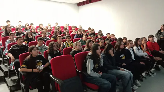 Afyonkarahisar'da Ortaokul Öğrencilerine Kariyer Eğitimi