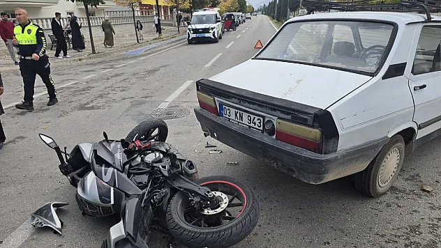 Afyonkarahisar'da Otomobil ile Motosiklet Çarpıştı: 1 Yaralı