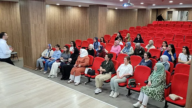 Afyonkarahisar'de Her Gebeye Bir Ebe Projesi Sürdürülüyor