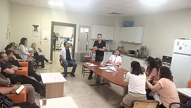 Afyonkarahisar Devlet Hastanesi'nde Laboratuvar Çalışanlarına Hatırlatma Eğitimi