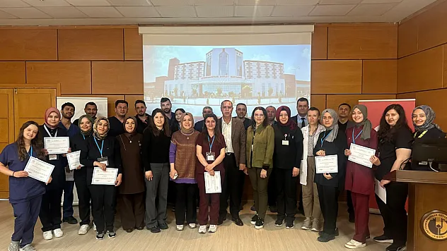 Afyonkarahisar Devlet Hastanesi Hemşireleri Sertifikalarını Aldı