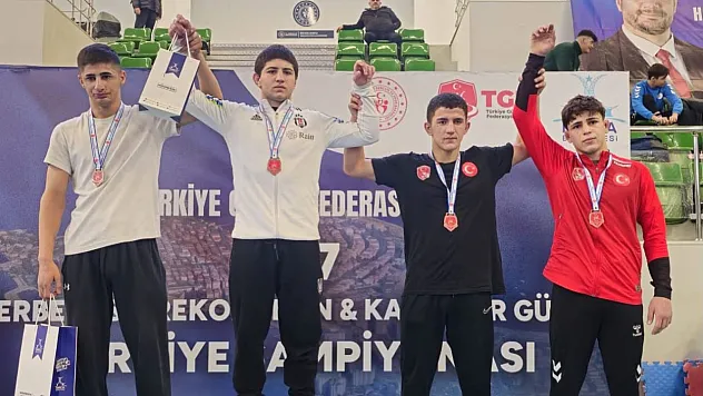 Afyonkarahisar Güreşçileri 7 Madalya İle Döndü