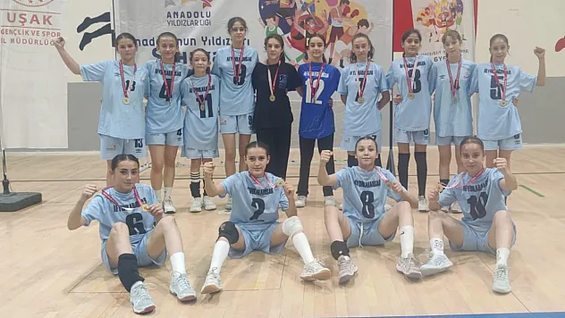 Afyonkarahisar'ın Kız ve Erkek Hentbolcuları Türkiye Finallerinde Oynayacak