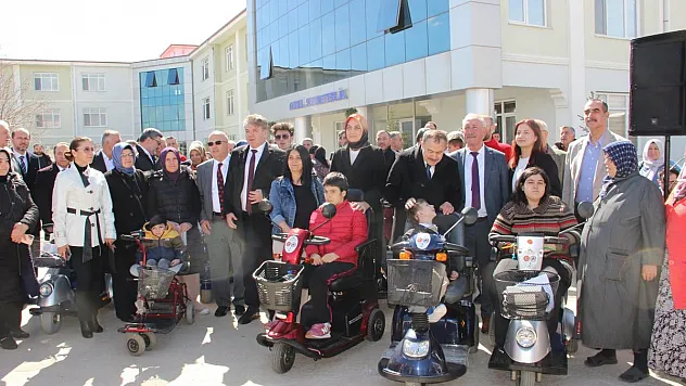 Afyonkarahisar'da 85 engellinin artık akülü aracı var