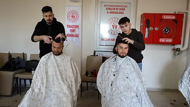 Afyonkarahisar'da depremzedelere ücretsiz tıraş hizmeti