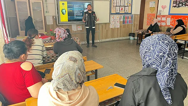 Afyonkarahisar'da 'En İyi Narkotik Polisi Anne' Projesi Anlatıldı