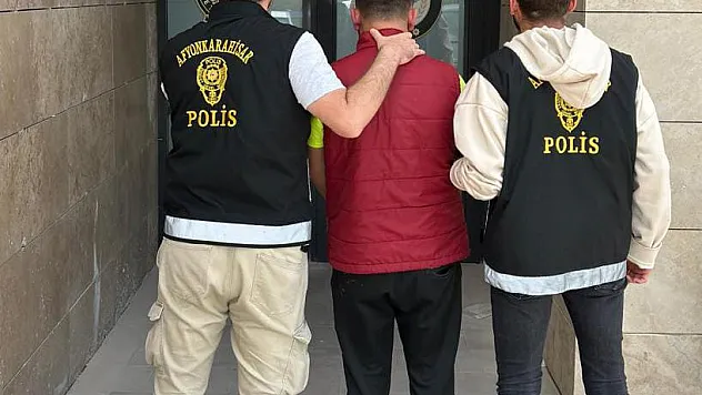 Afyonkarahisar’da Hırsızlık Suçunda Aranan Kişi Yakalandı