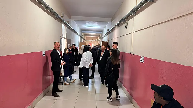 Afyonkarahisar'da Oy Verme İşlemi Sorunsuz Bir Şekilde Başladı