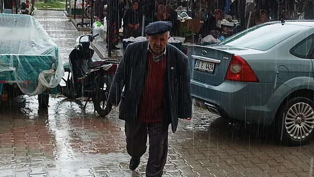 Afyonkarahisar'da sağanak yağış etkili oldu