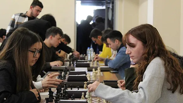 Afyonkarahisar’da Yurtlar Arası Satranç Turnuvası Başladı