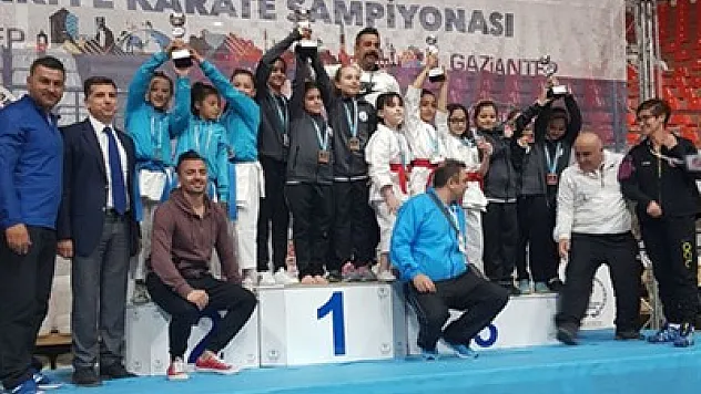 Afyonlu bayan karateciler Türkiye ikincisi oldu