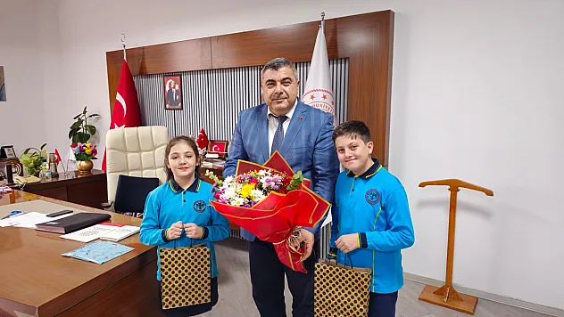 Afyonlu İkizler Yazarlığa Adım Attı