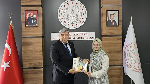 Afyonlu Öğretmenin Kitapları İlham Dağıtıyor