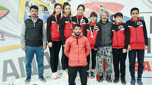 Afyonlu tenisçiler derece aldı