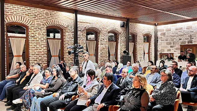 Afyonlu Yazar Yeni Romanı 'Ömür-Dem'i Tanıttı