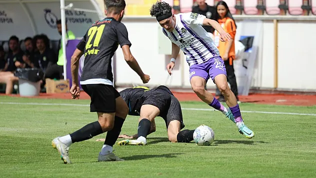 Afyonspor 2-0 öne geçtiği maçı 3-2 kaybetti