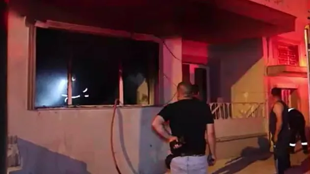 Ağabeyini Bıçakla Kovaladı, Sonra Da Evi Yaktı
