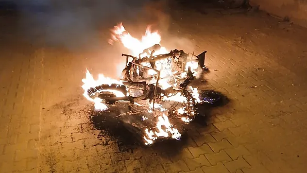 Ailesine Kızdı, Motosikletini Ateşe Verdi