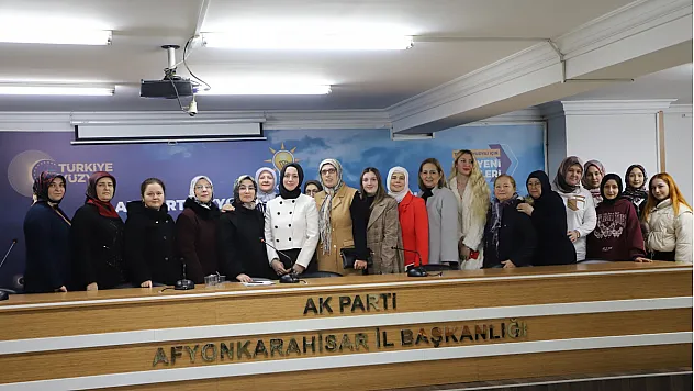 AK Parti'de Kadın Kolları'nın Eğitimleri Başladı