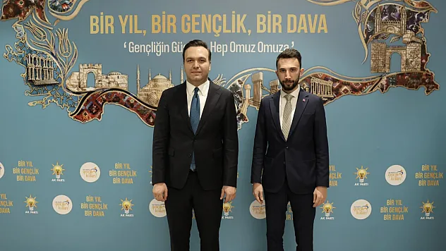 AK Parti'den CHP'li Başkan'a İnce Gönderme: Maaş Aldığı Kurumu Savunuyor