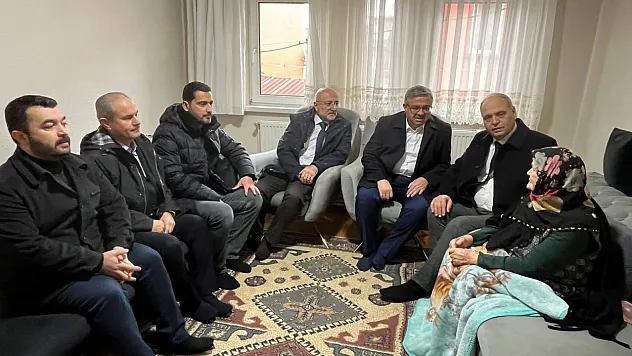 AK Parti Heyeti, Başkan Şahin'e Taziye Ziyaretinde Bulundu