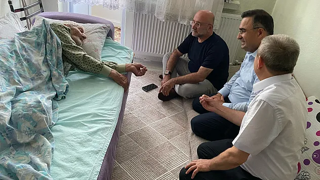 AK Parti Heyeti, En Yaşlı Üyenin Duasını Aldı