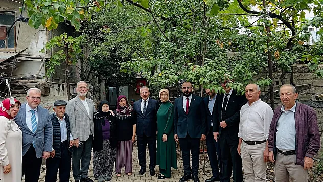 AK Parti Heyeti Şehit Ailesi İle Bir Araya Geldi