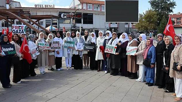 AK Parti Kütahya İl Kadın Kolları Başkanlığı'ndan Gazze İçin Sessiz Çığlık Zinciri