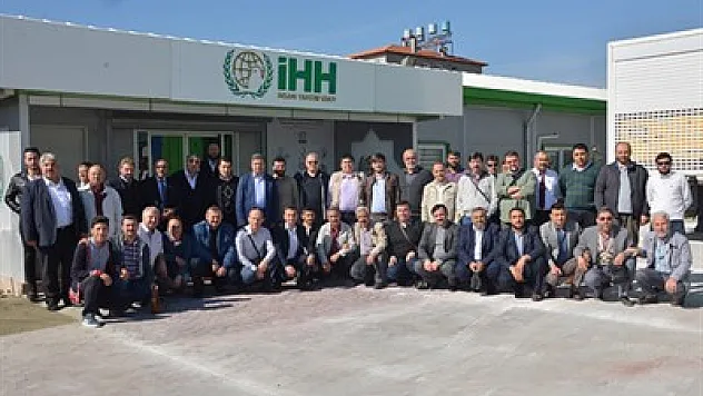 AK Parti, yetim çocukların yanında