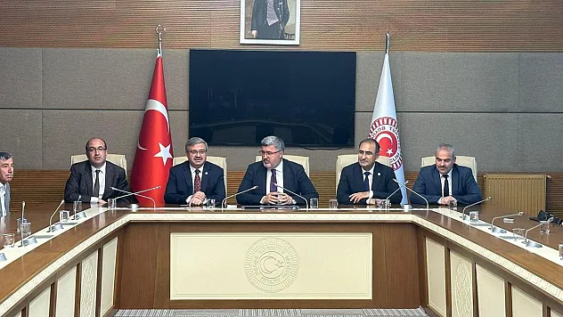 AK Partili Vekiller Sandıklı heyetini Gazi Meclisinde ağırladı