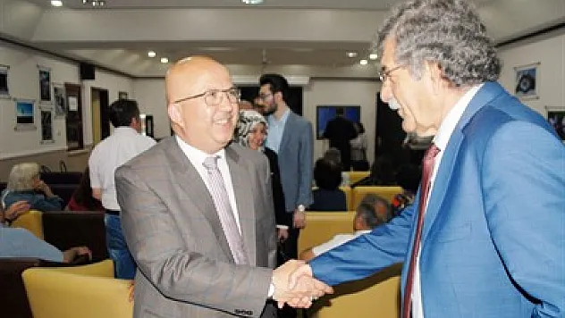 AK Partililer ve CHP'liler tokalaştı