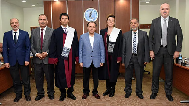 Akademisyenler cübbe giydi