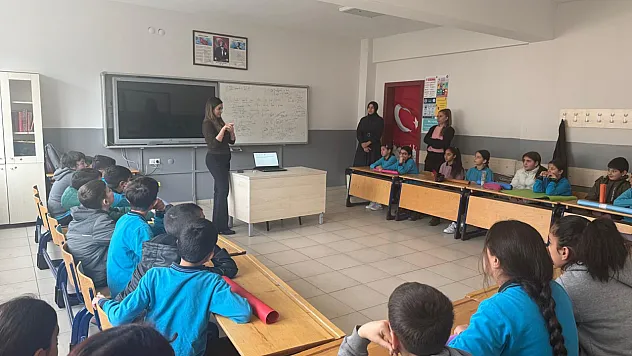 Akran Nezaketi İçin Gönüller Bir