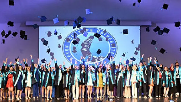 AKÜ 2023 mezuniyet törenleri Eğitim Fakültesi ile başladı