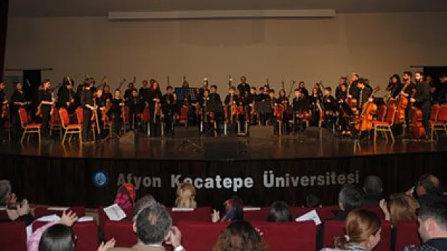 AKÜ çocuk orkestrası rock konseri verdi