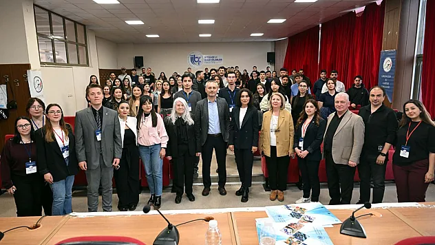 AKÜ'de Başarı Hikâyesi Anlatıldı