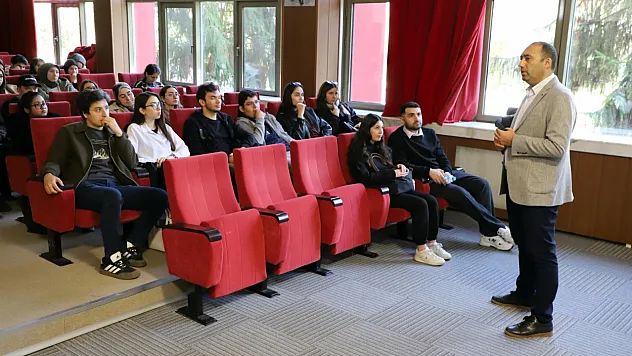 AKÜ'de Finans Sektörünün Devleri Ders Verecek