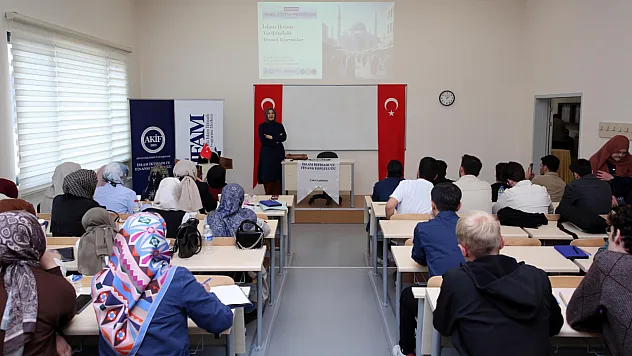 AKÜ'de İslam Ekonomisi Tartışıldı