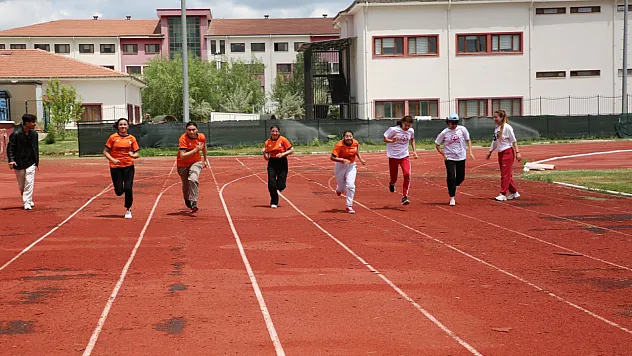 AKÜ'de 'Özel' Spor Şenliği Düzenlendi