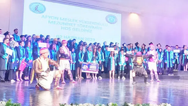 AKÜ Meslek Yüksek  Okulu mezunları kep attı