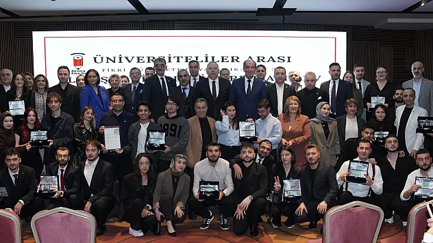 AKÜ Öğrencileri Yarışmadan Ödüllerle Döndü