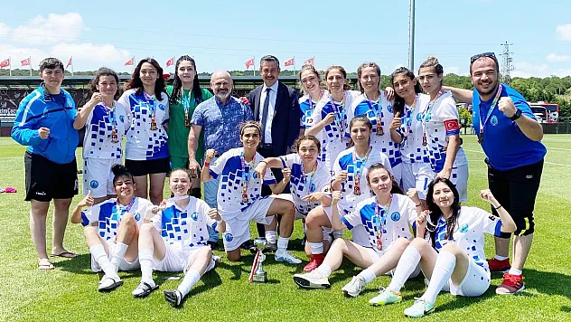 AKÜ’lü öğrenciler futbolda Türkiye üçüncüsü oldu