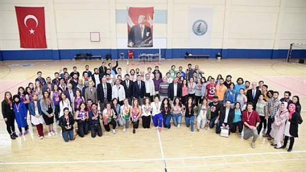 AKÜ'lü sporcular madalyalarını aldı – Kocatepe Gazetesi