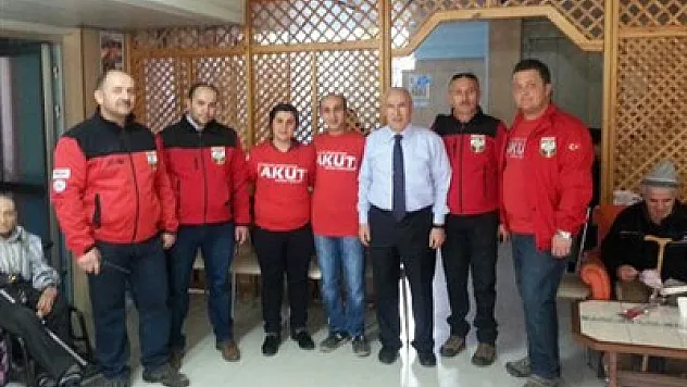 AKUT ekibi, Huzurevi'ni ziyaret etti