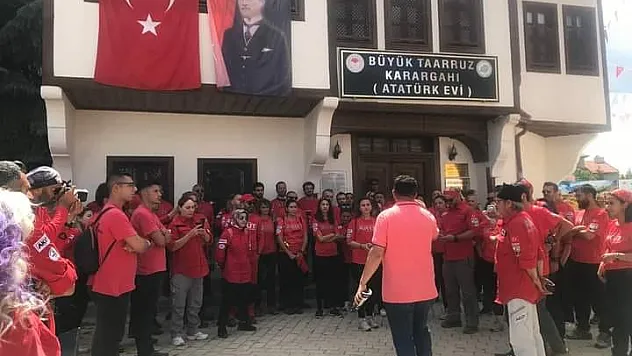 AKUT ekibi Kocatepe'ye yürüdü