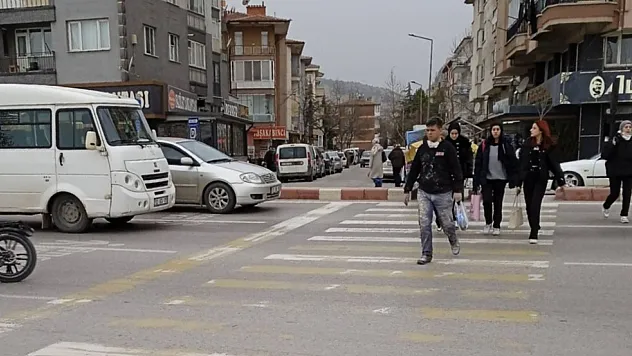 'Alt Geçit, Üst Geçit Veya Işıklı Trafik Cihazı İstiyoruz'