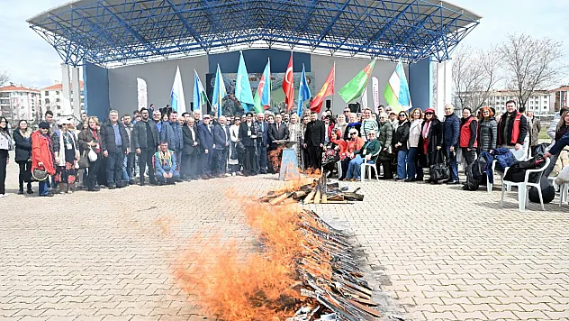 Altaylar'dan Tuna'ya Huzurun Simgesi… Nevruz Ateşi Afyon'da Yakıldı