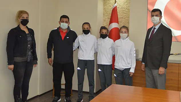 Altın Kızlara Korkmaz'dan destek